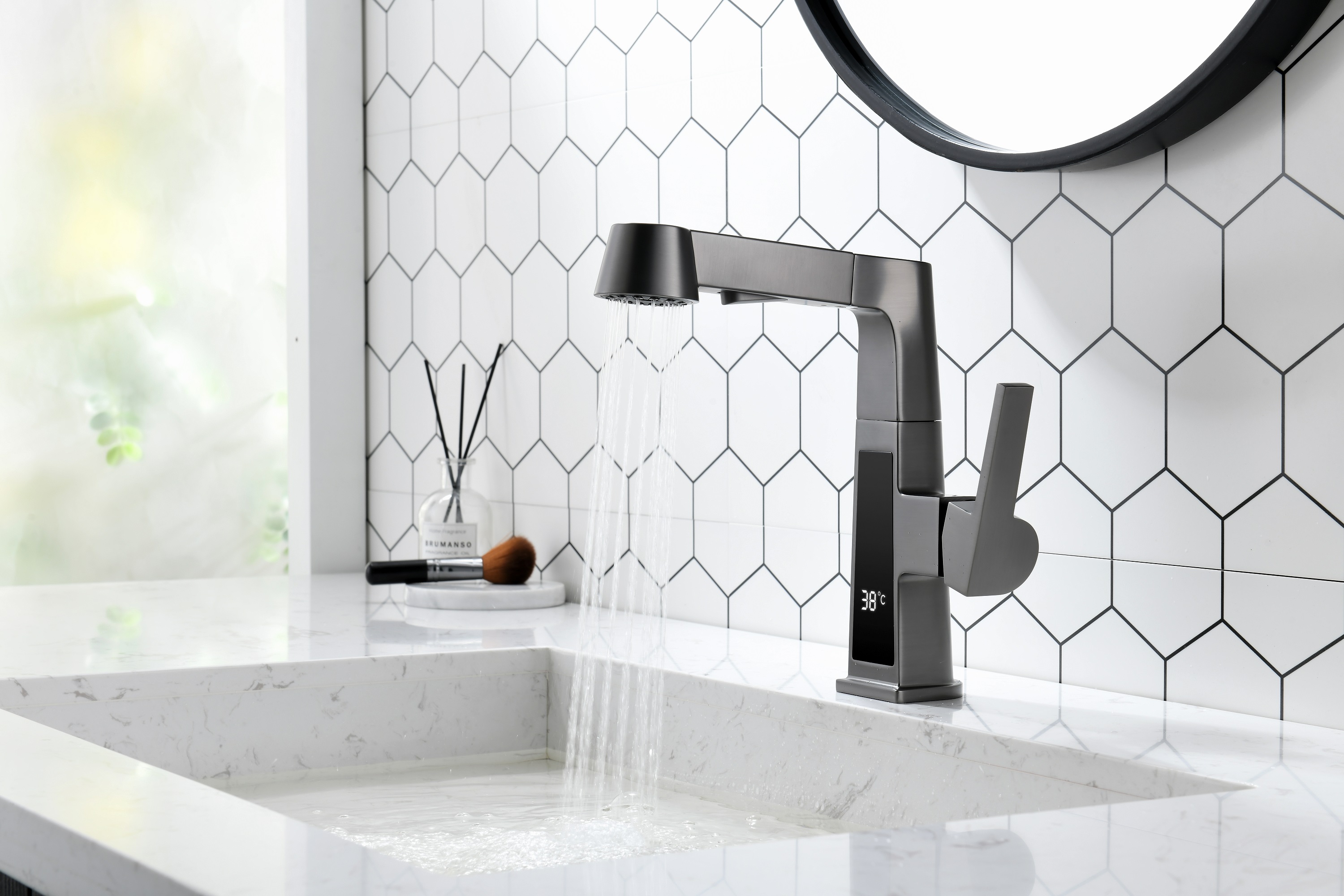 Torneira para lavatório quadrada preta de aço inoxidável com display de temperatura retrátil para banheiro