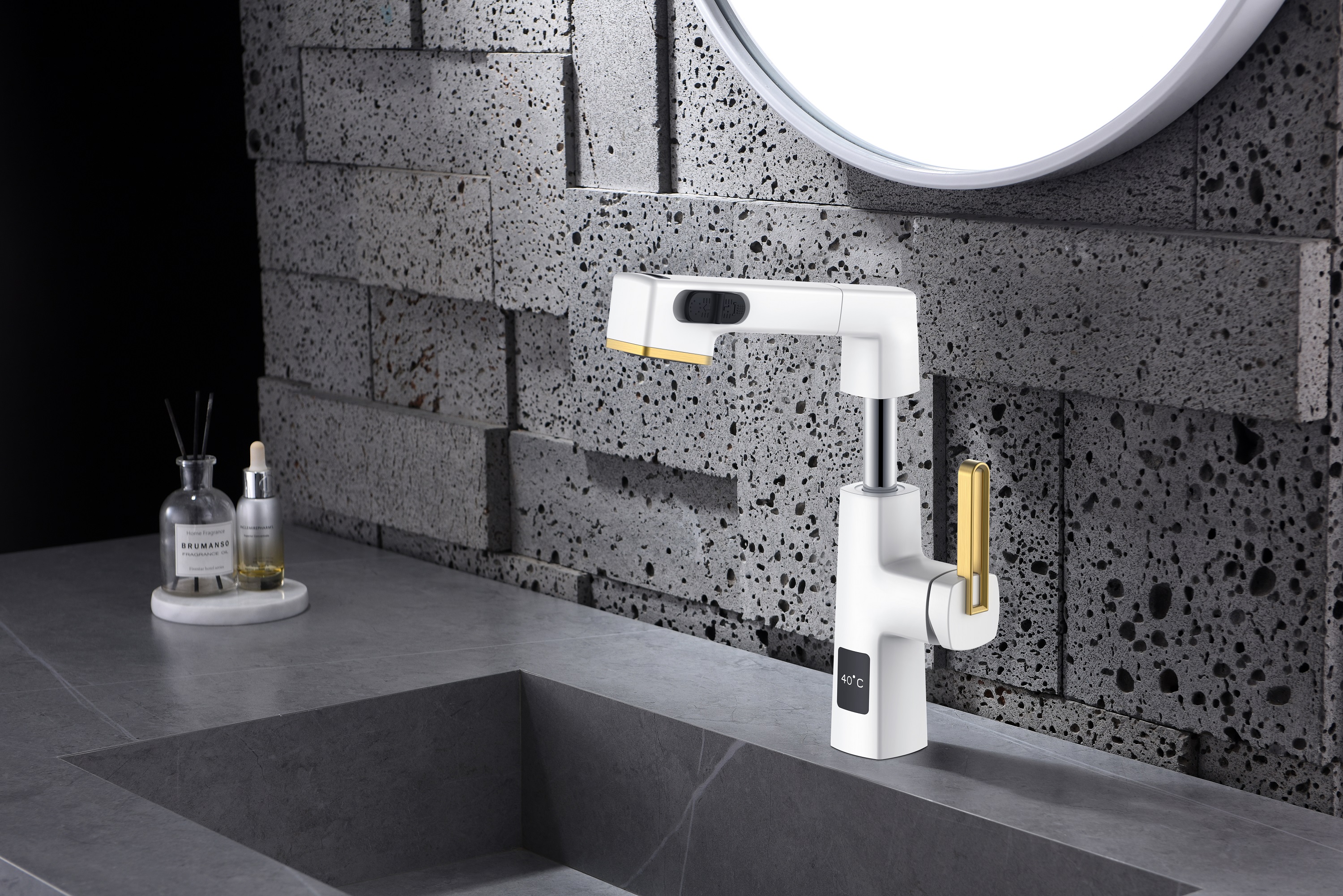  Visor de temperatura Design exclusivo Preto inoxidável e ouro escovado Torneira de banheiro retrátil Altura ajustável